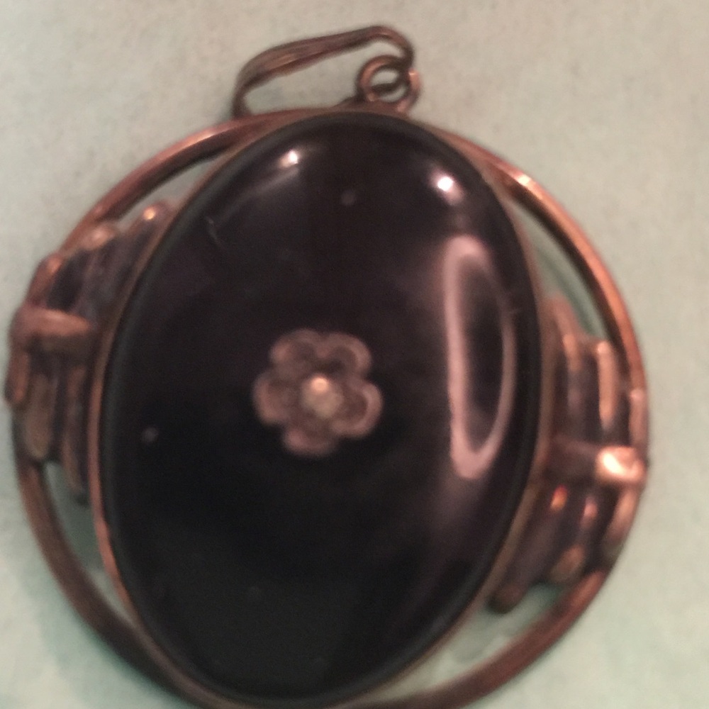 VICTORIAN MOURING LOCKET